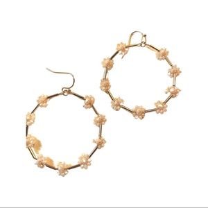 Daisy beaded earrings